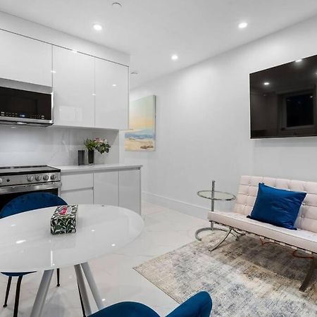 Brand New 2 Bedroom Point Grey Getaway バンクーバー エクステリア 写真