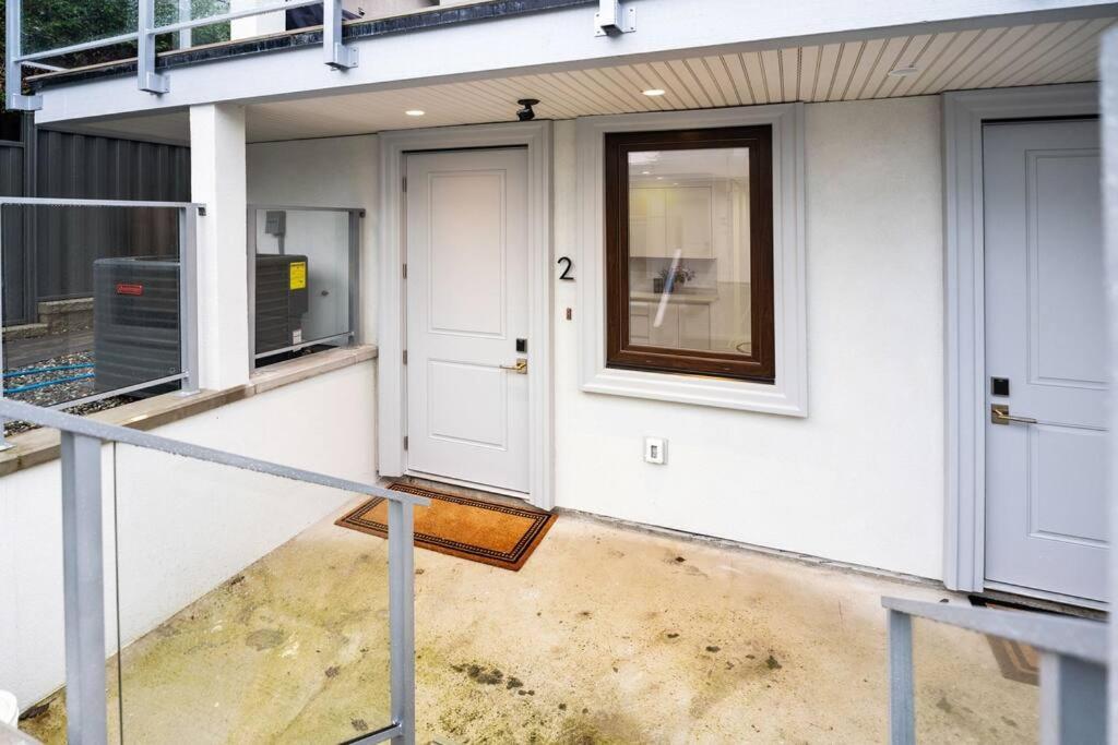 Brand New 2 Bedroom Point Grey Getaway バンクーバー エクステリア 写真