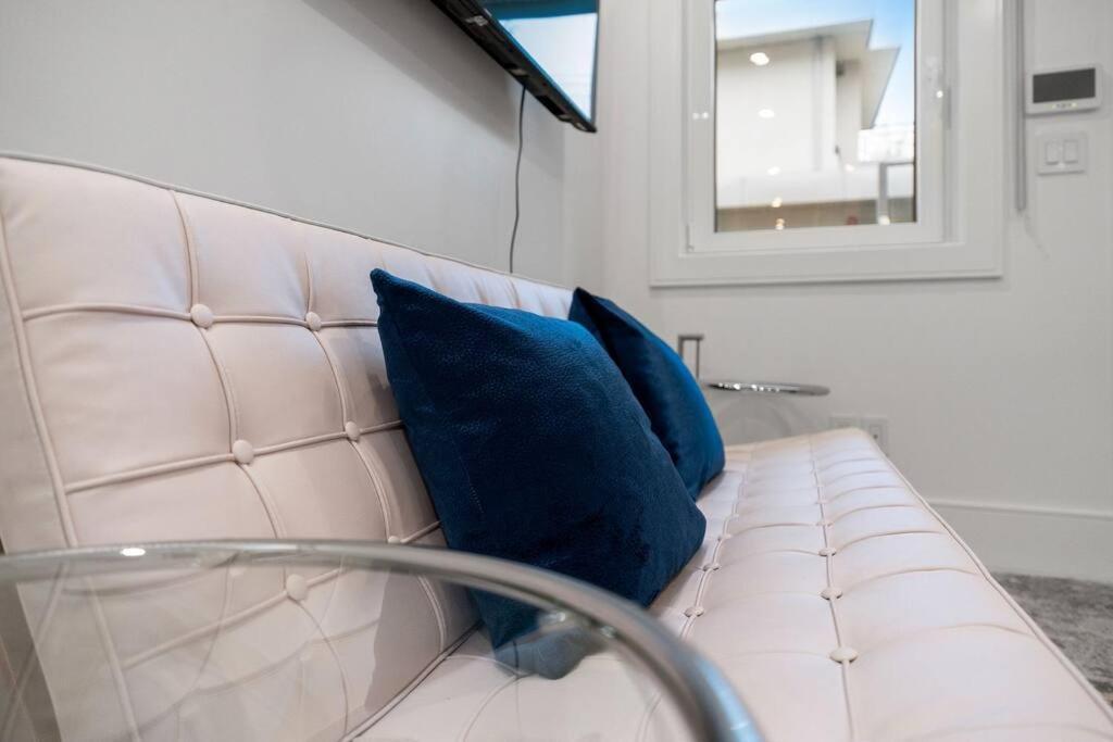 Brand New 2 Bedroom Point Grey Getaway バンクーバー エクステリア 写真