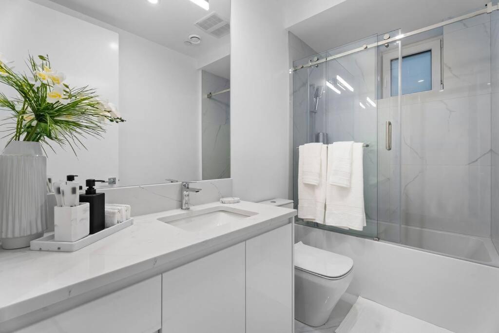 Brand New 2 Bedroom Point Grey Getaway バンクーバー エクステリア 写真