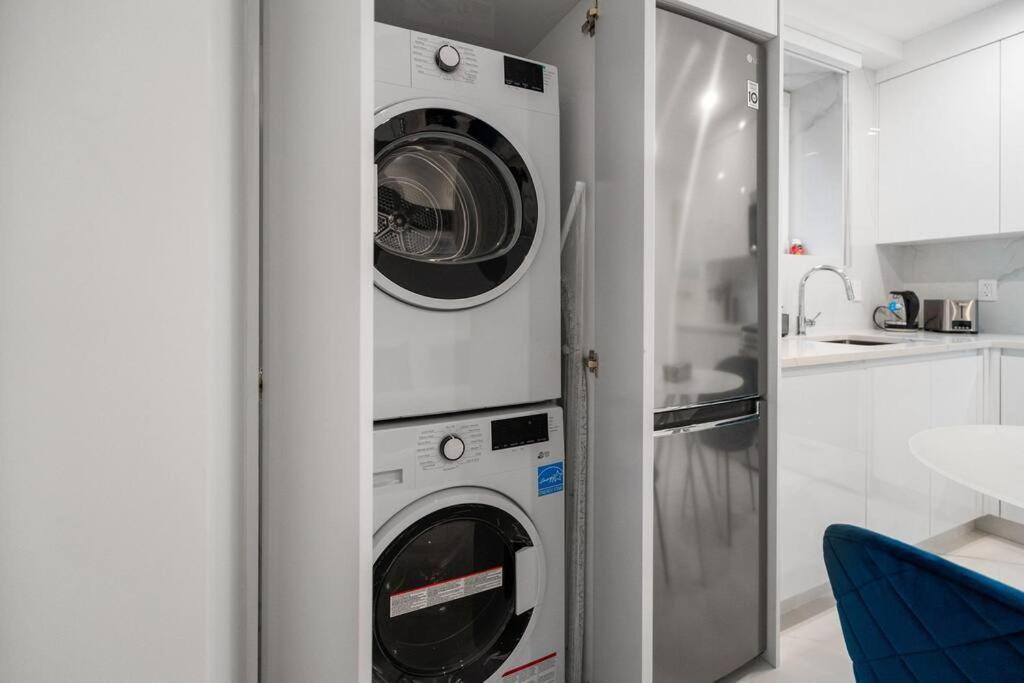 Brand New 2 Bedroom Point Grey Getaway バンクーバー エクステリア 写真